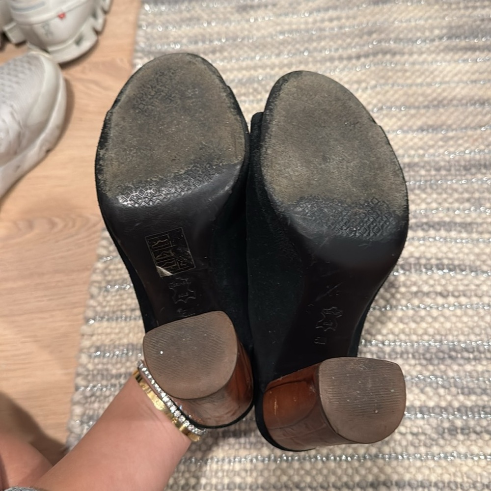 Tory Burch mules sz 5 - Picture 3 of 4